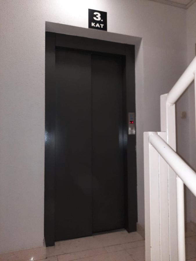 Spacious Apartment Smile With Terrace And Secure Garage 스플리트 외부 사진