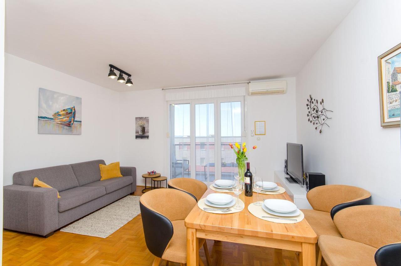 Spacious Apartment Smile With Terrace And Secure Garage 스플리트 외부 사진